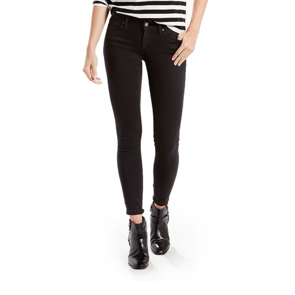 Levi’s Women 711 Skinny Jeans